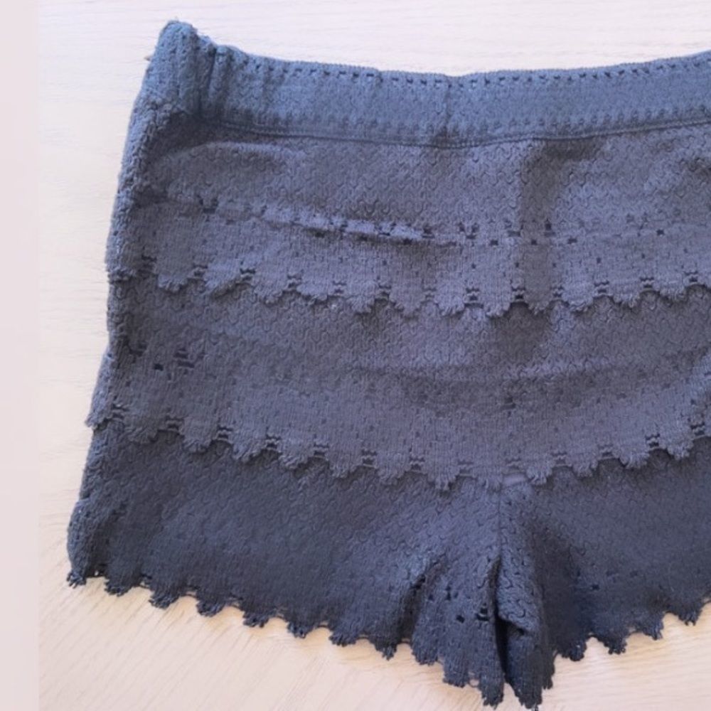 🌹 Black Crochet Layered High Waist Shorts 🌹 - Picture 4 of 4